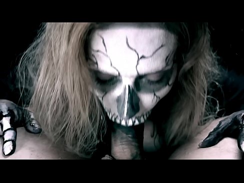 ❤️ Demonska djevojka siše kurac svojim crnim ustima i guta spermu. ❌ Jebeni video na bs.javdoe.top ❌